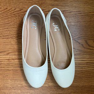 JG women's white flat ballet shoes size 9
